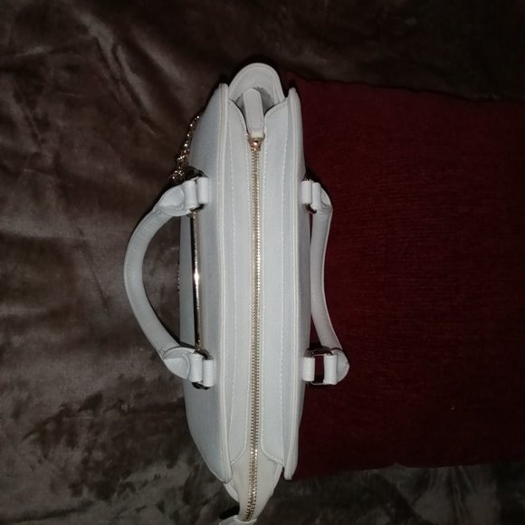 Guess Satchel - Picture 5 of 7